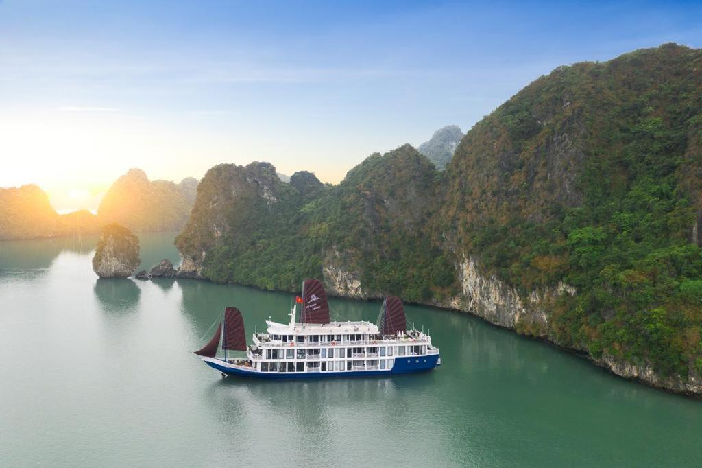 Lapinta Luxury Cruises Hotel Hạ Long-öböl Kültér fotó